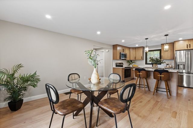 8 Mulberry Cir, Ayer, MA 01432