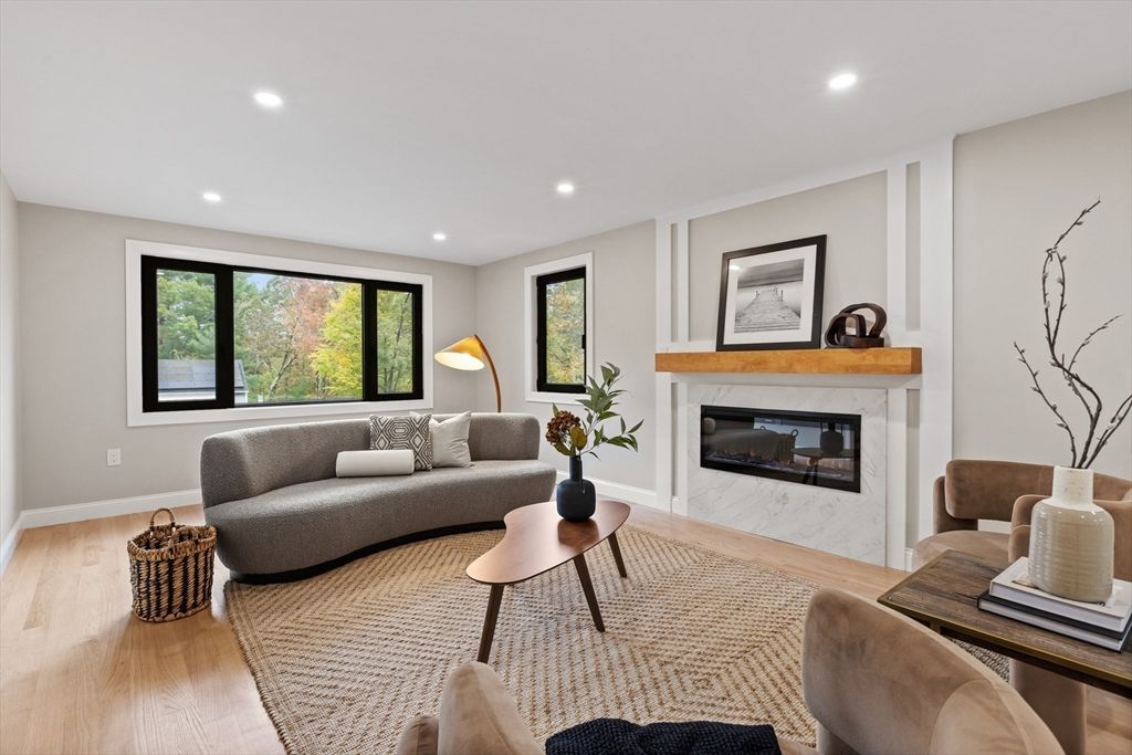 8 Mulberry Cir, Ayer, MA 01432