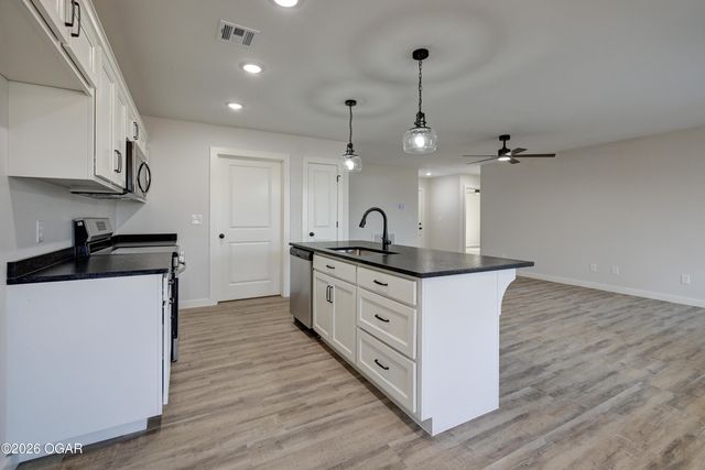 1716 Robertson Avenue, Carthage, MO 64836