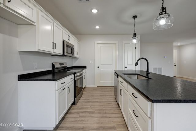 1716 Robertson Avenue, Carthage, MO 64836