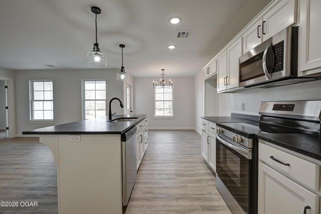 1716 Robertson Avenue, Carthage, MO 64836