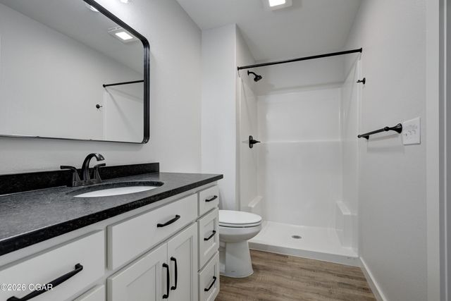 1716 Robertson Avenue, Carthage, MO 64836