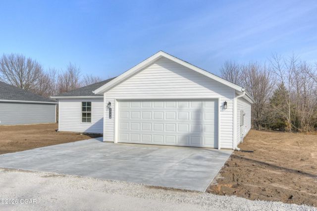 1716 Robertson Avenue, Carthage, MO 64836