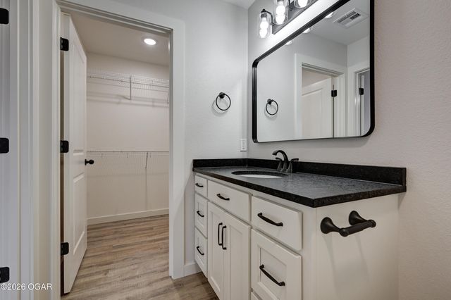 1716 Robertson Avenue, Carthage, MO 64836