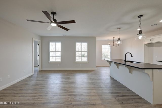 1716 Robertson Avenue, Carthage, MO 64836