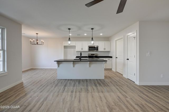 1716 Robertson Avenue, Carthage, MO 64836