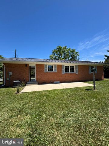 2 SPRINGCREST DR, Luray, VA 22835