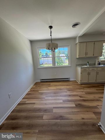 2 SPRINGCREST DR, Luray, VA 22835