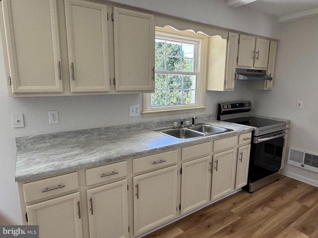 2 SPRINGCREST DR, Luray, VA 22835
