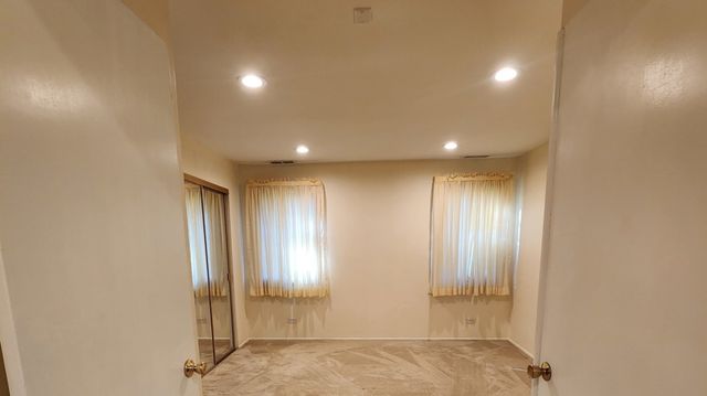1102 Hinswood Drive 102, Darien, IL 60561