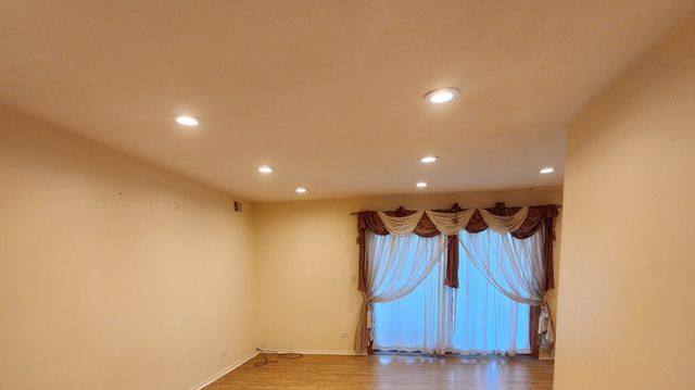 1102 Hinswood Drive 102, Darien, IL 60561