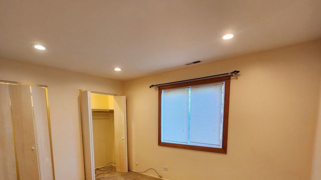 1102 Hinswood Drive 102, Darien, IL 60561