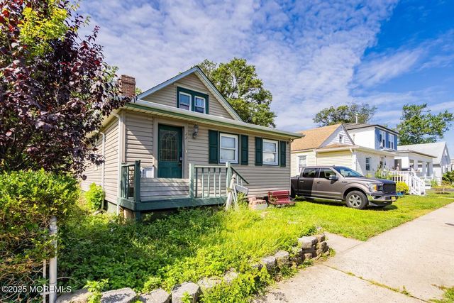 33 Oakwood Place, Keansburg, NJ 07734