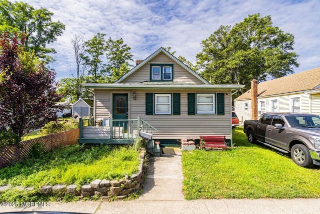 33 Oakwood Place, Keansburg, NJ 07734