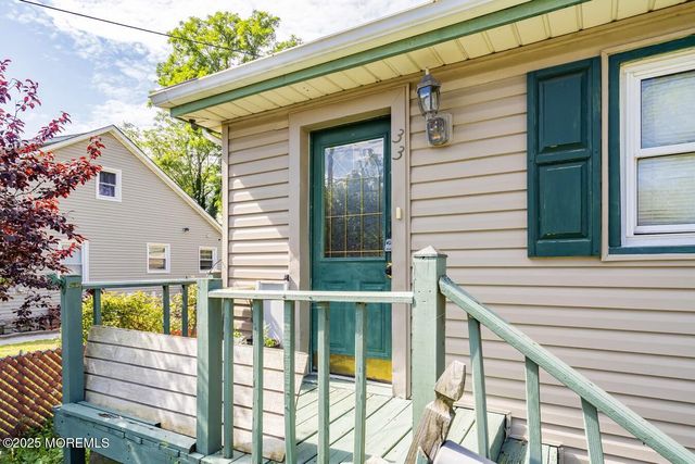 33 Oakwood Place, Keansburg, NJ 07734