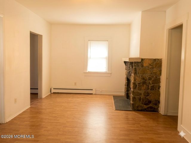 33 Oakwood Place, Keansburg, NJ 07734