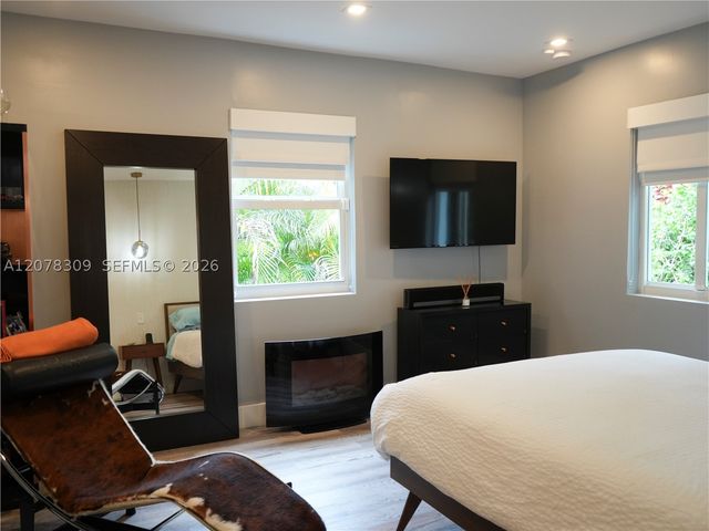 12015 NE 10 Av, Biscayne Park, FL 33161