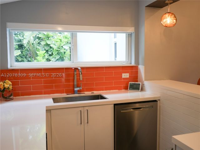 12015 NE 10 Av, Biscayne Park, FL 33161