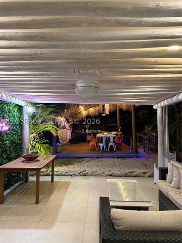 12015 NE 10 Av, Biscayne Park, FL 33161