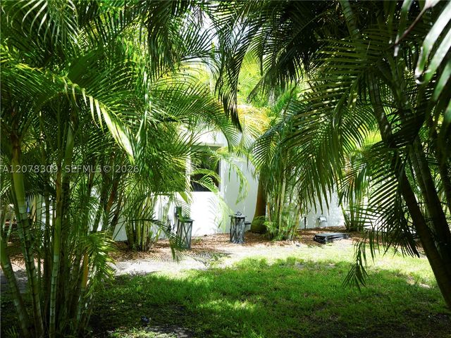 12015 NE 10 Av, Biscayne Park, FL 33161