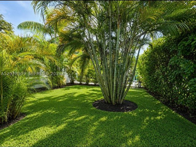 12015 NE 10 Av, Biscayne Park, FL 33161