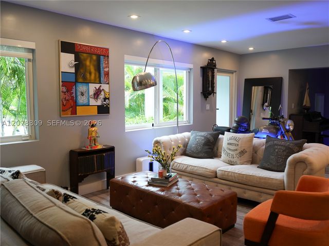 12015 NE 10 Av, Biscayne Park, FL 33161