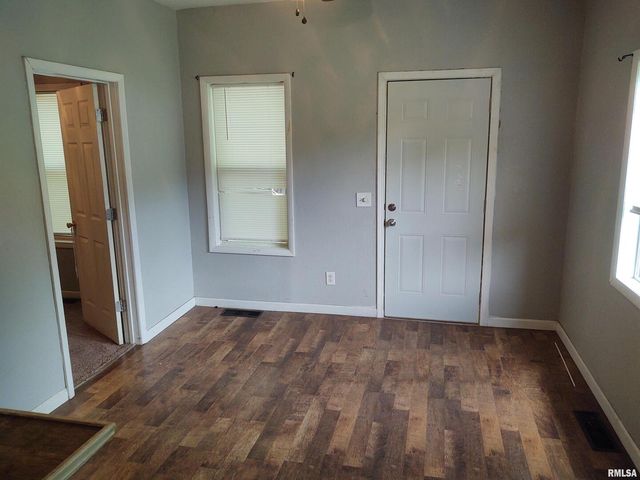 926 10TH Avenue, Rock Island, IL 61201