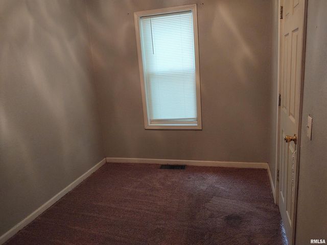 926 10TH Avenue, Rock Island, IL 61201