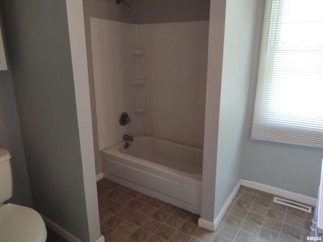 926 10TH Avenue, Rock Island, IL 61201