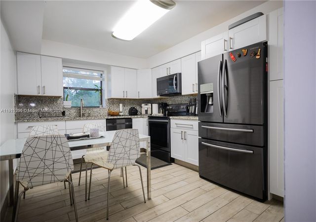 16100 Golf Club Rd 202, Weston, FL 33326