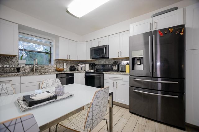 16100 Golf Club Rd 202, Weston, FL 33326