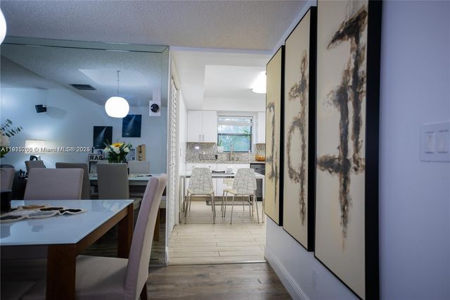 16100 Golf Club Rd 202, Weston, FL 33326