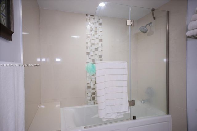 16100 Golf Club Rd 202, Weston, FL 33326