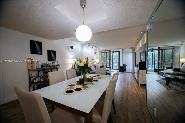 16100 Golf Club Rd 202, Weston, FL 33326