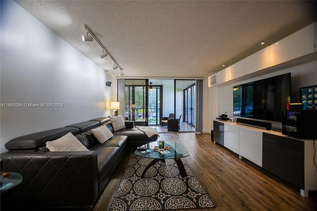 16100 Golf Club Rd 202, Weston, FL 33326