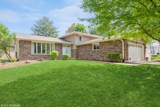 98 QUAIL HOLLOW Court, Naperville, IL 60540