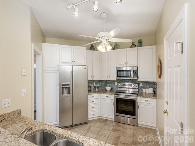 171 Ashefield Court, Hendersonville, NC 28791