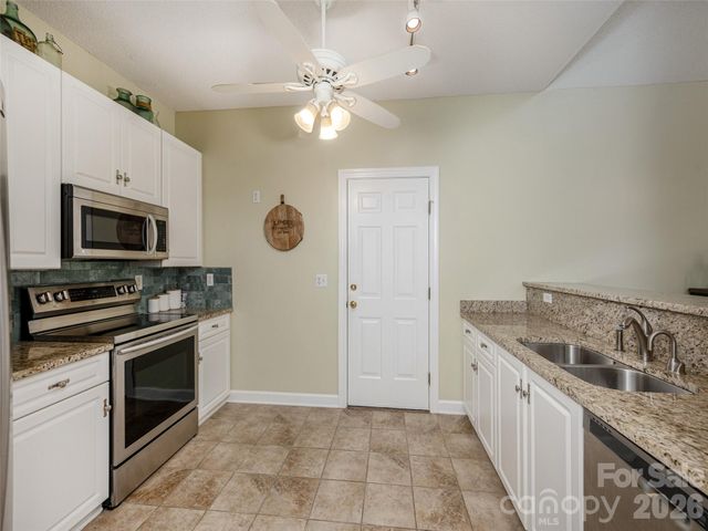 171 Ashefield Court, Hendersonville, NC 28791