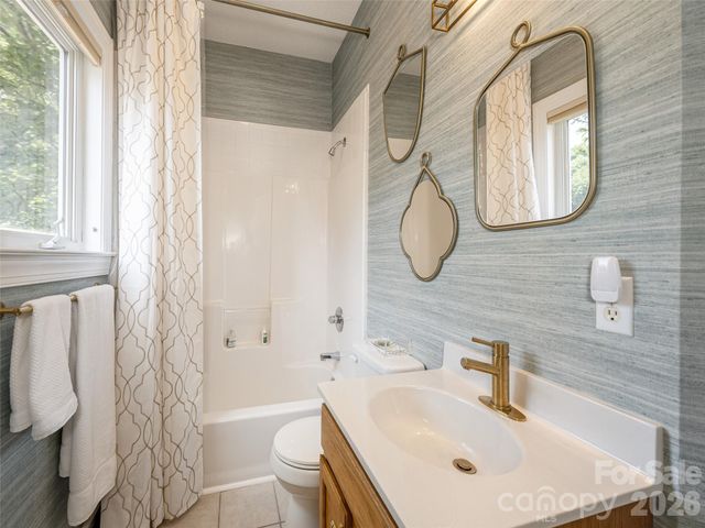 171 Ashefield Court, Hendersonville, NC 28791