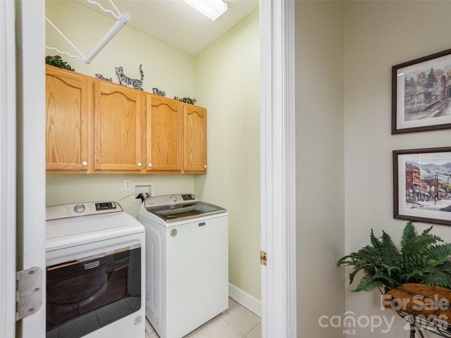 171 Ashefield Court, Hendersonville, NC 28791