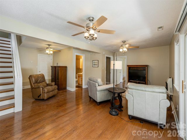 171 Ashefield Court, Hendersonville, NC 28791