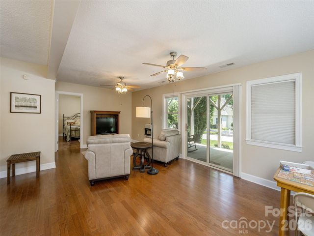 171 Ashefield Court, Hendersonville, NC 28791