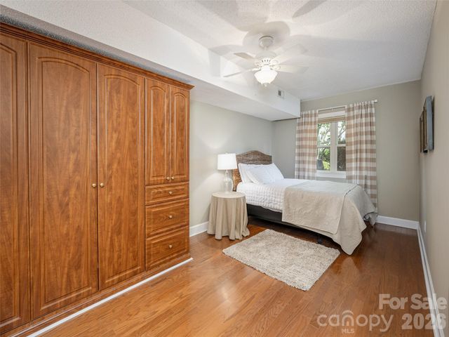 171 Ashefield Court, Hendersonville, NC 28791