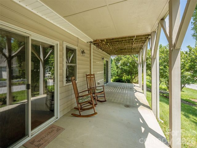 171 Ashefield Court, Hendersonville, NC 28791