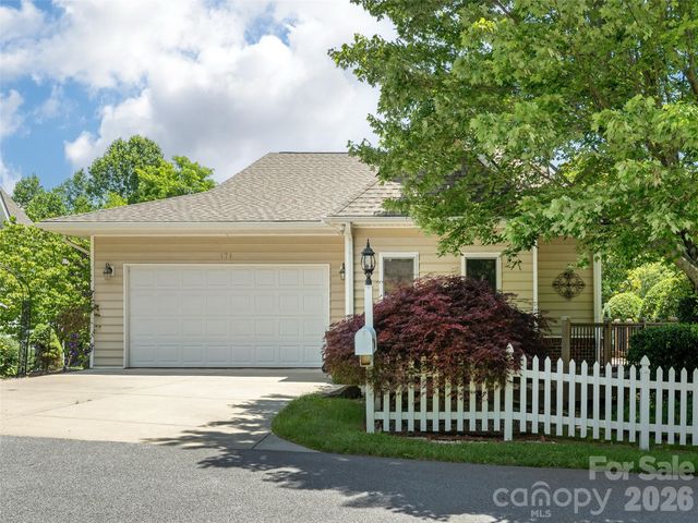 171 Ashefield Court, Hendersonville, NC 28791