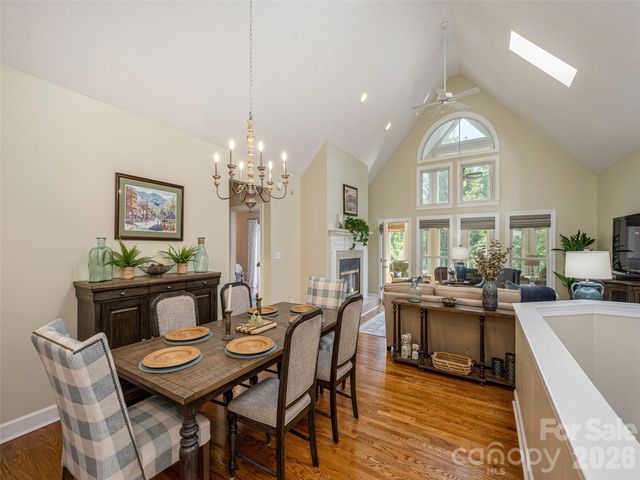 171 Ashefield Court, Hendersonville, NC 28791