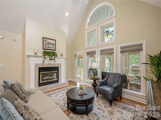 171 Ashefield Court, Hendersonville, NC 28791