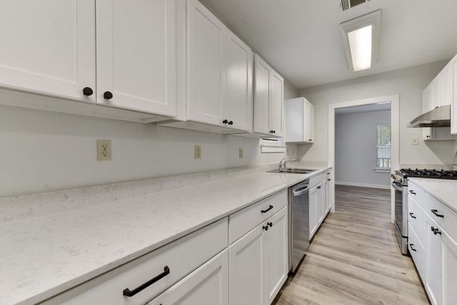2305 W 9th ST, Austin, TX 78703