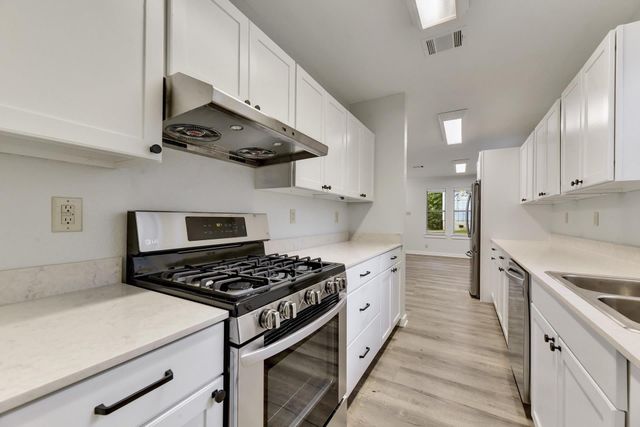 2305 W 9th ST, Austin, TX 78703