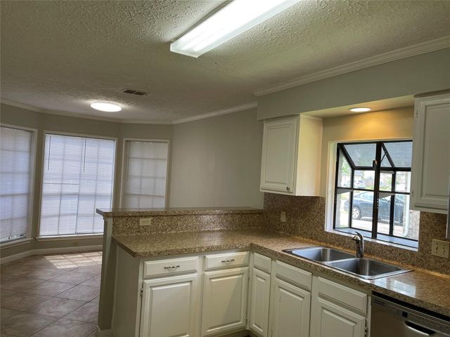 3118 Redcliff Drive, Sugar Land, TX 77479
